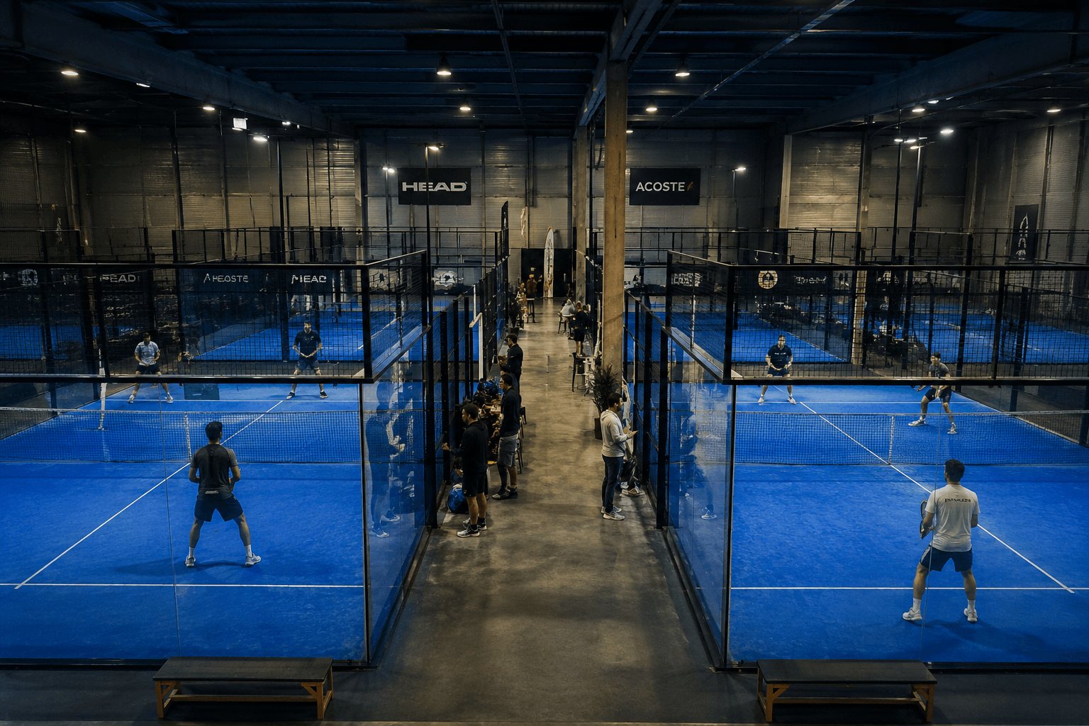 Tournoi americano au club, joueurs réunis autour du terrain